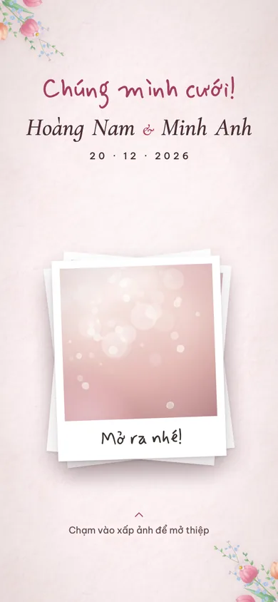 Bìa mẫu thiệp Kem Dâu: xấp ảnh polaroid sữa dâu xoè ra