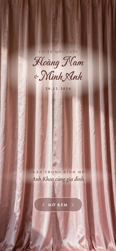Bìa mẫu thiệp Rèm Hồng: rèm lụa hồng kéo mở, sảnh đèn chùm, thiệp viền ren